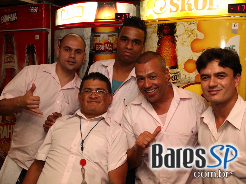 Bar Mangueira recebeu grupos Redenção e Samba Puro que animou o sábado Bar Mangueira recebeu grupos Redenção e Samba Puro que animou o sábado