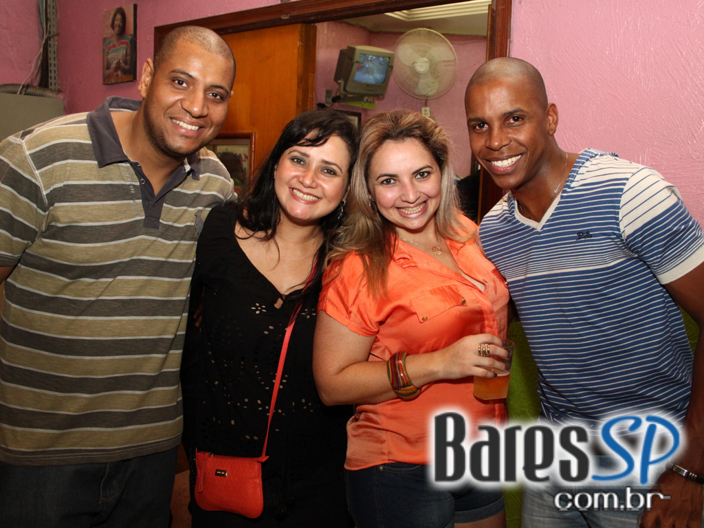 Bar Mangueira recebeu grupos Redenção e Samba Puro que animou o sábado Bar Mangueira recebeu grupos Redenção e Samba Puro que animou o sábado