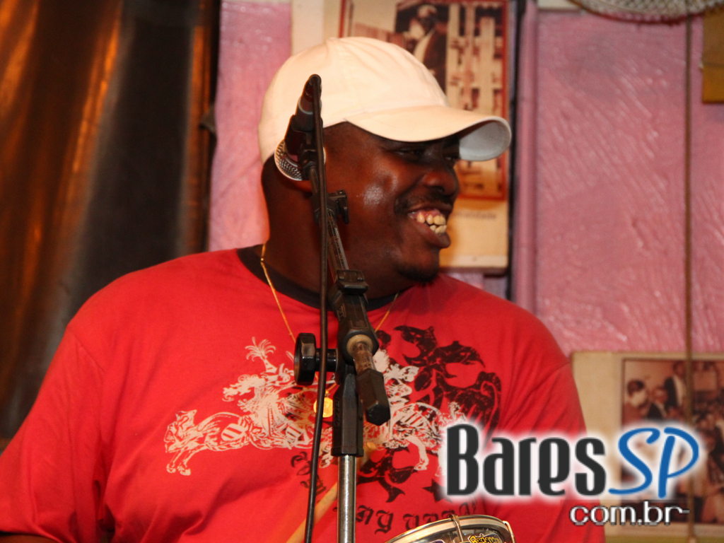 Bar Mangueira recebeu grupos Redenção e Samba Puro que animou o sábado Bar Mangueira recebeu grupos Redenção e Samba Puro que animou o sábado