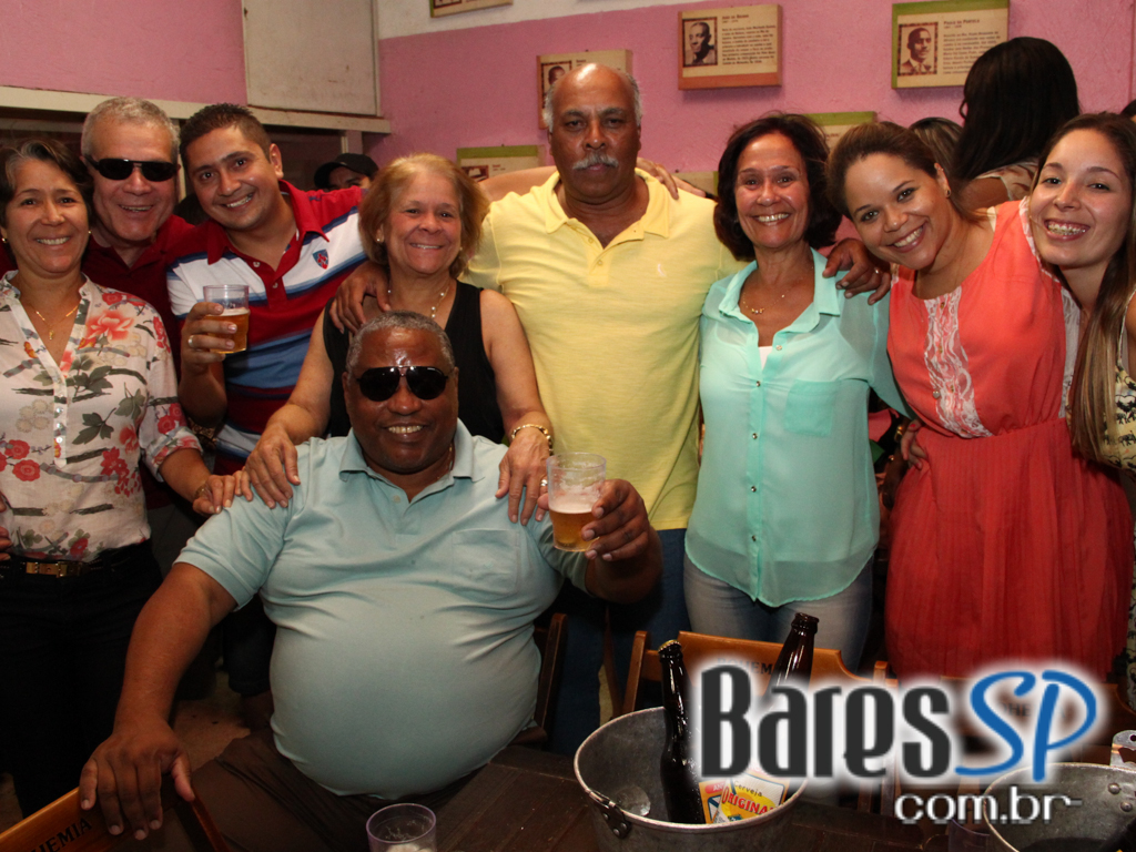 Bar Mangueira recebeu grupos Redenção e Samba Puro que animou o sábado Bar Mangueira recebeu grupos Redenção e Samba Puro que animou o sábado