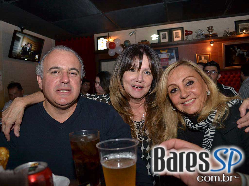 2 horas free de chopp Heineken e show de 3 bandas marcaram aniversário de 2 anos do The Queen's Head 2 horas free de chopp Heineken e show de 3 bandas marcaram aniversário de 2 anos do The Queen's Head