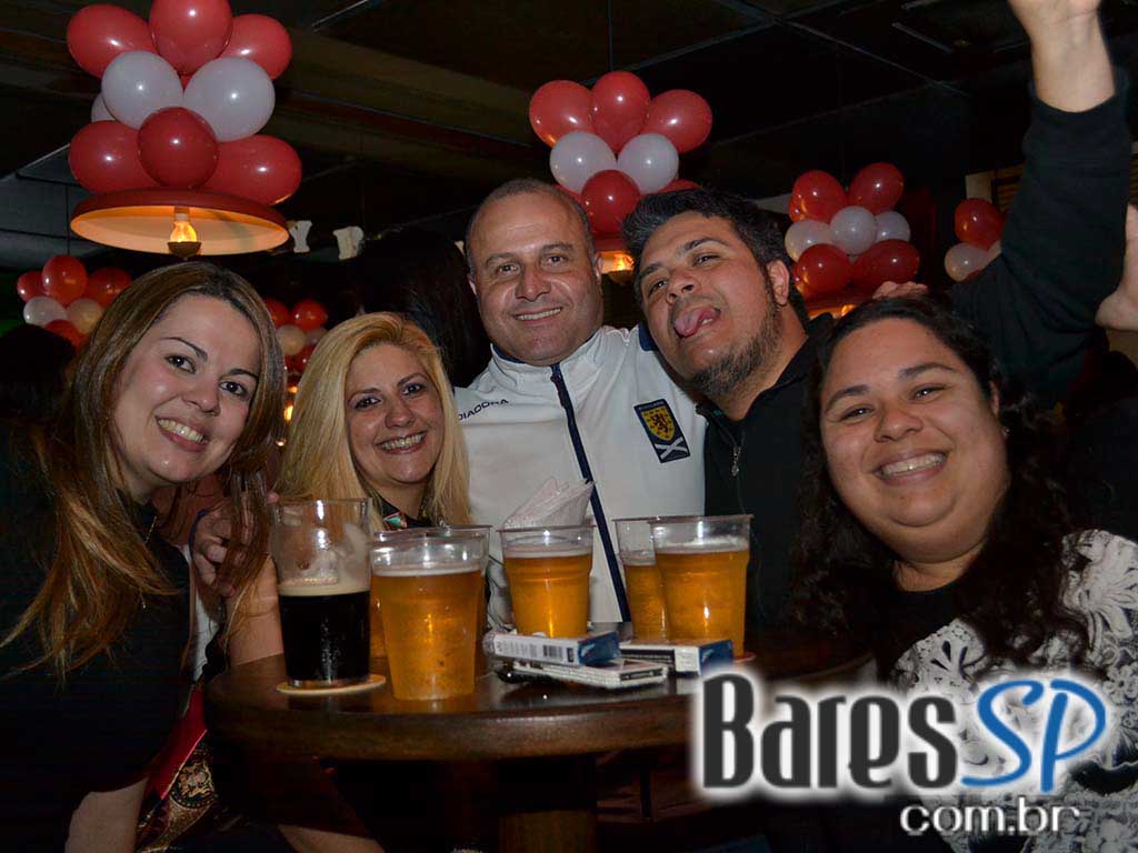 2 horas free de chopp Heineken e show de 3 bandas marcaram aniversário de 2 anos do The Queen's Head 2 horas free de chopp Heineken e show de 3 bandas marcaram aniversário de 2 anos do The Queen's Head