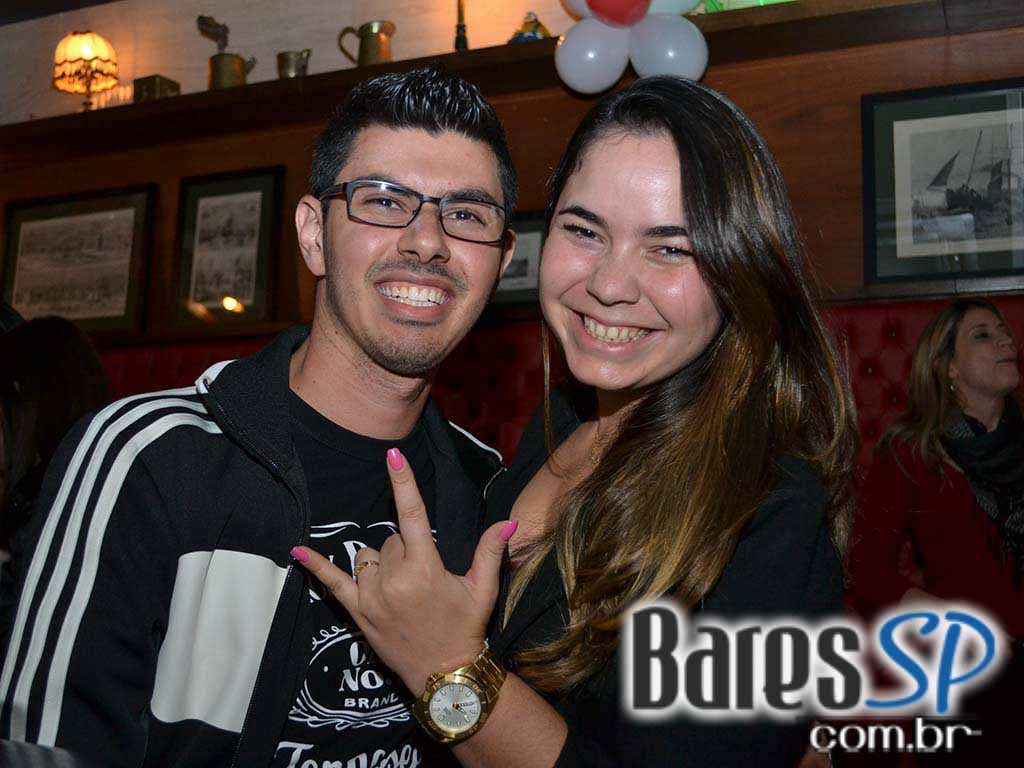 2 horas free de chopp Heineken e show de 3 bandas marcaram aniversário de 2 anos do The Queen's Head 2 horas free de chopp Heineken e show de 3 bandas marcaram aniversário de 2 anos do The Queen's Head