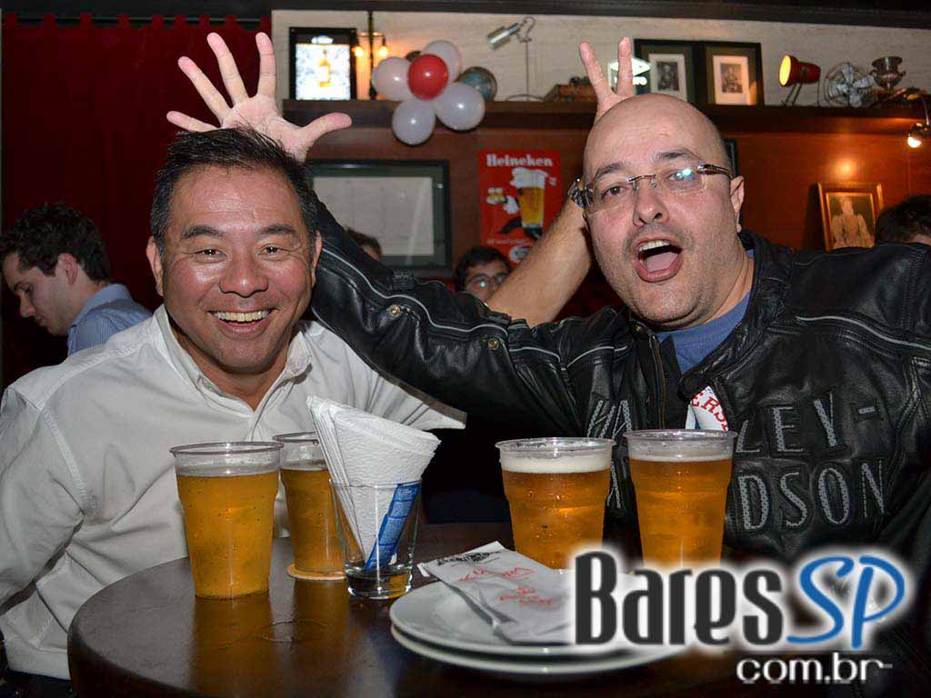 2 horas free de chopp Heineken e show de 3 bandas marcaram aniversário de 2 anos do The Queen's Head 2 horas free de chopp Heineken e show de 3 bandas marcaram aniversário de 2 anos do The Queen's Head