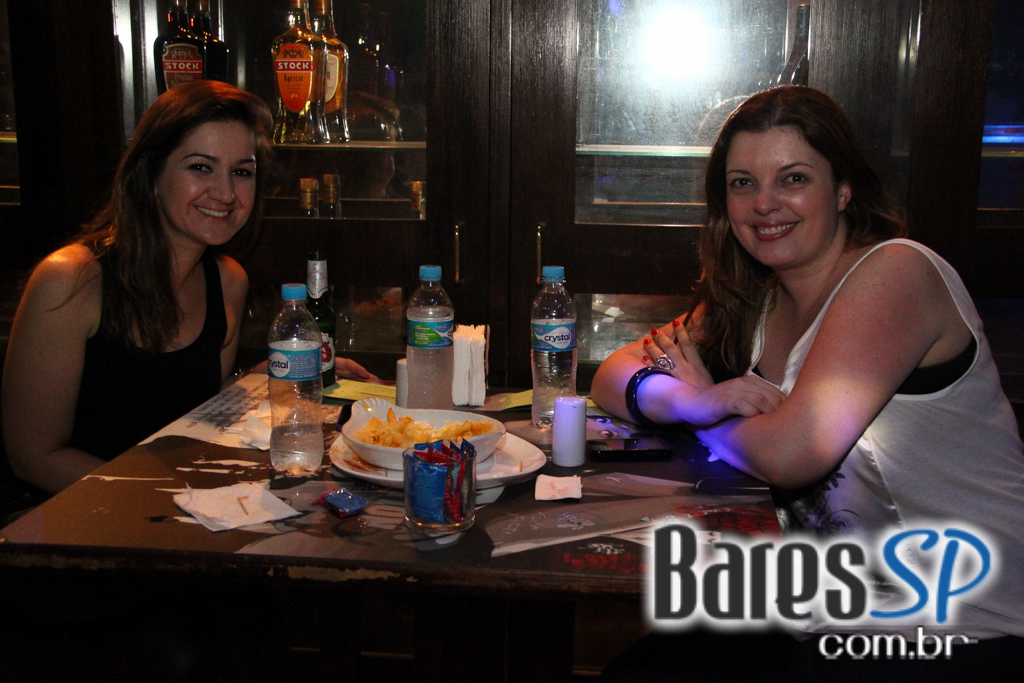 Bandas Sim Senhora e Time Zone embalaram a sexta-feira no Sky Music Bar Bandas Sim Senhora e Time Zone embalaram a sexta-feira no Sky Music Bar