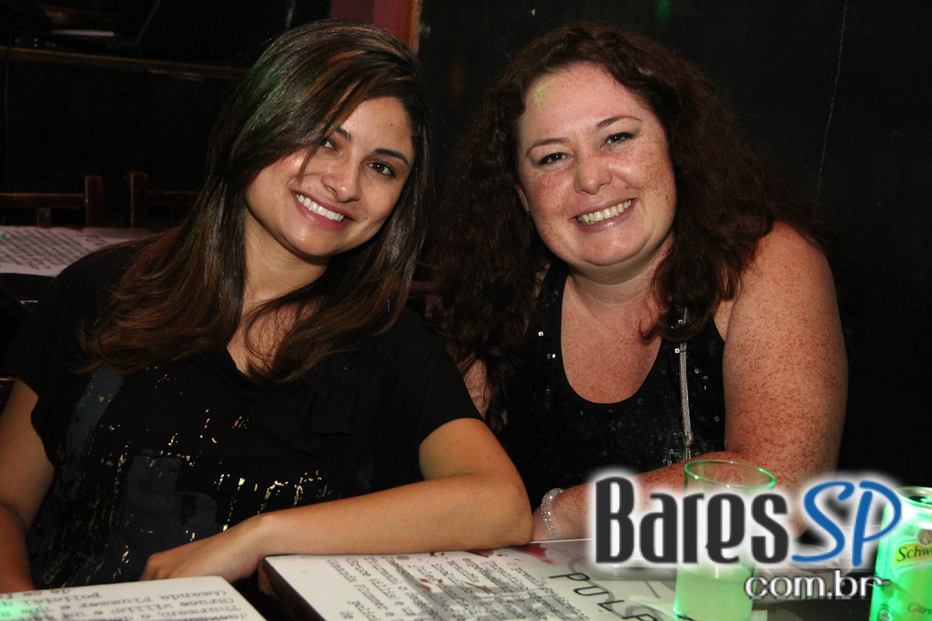 Bandas Sim Senhora e Time Zone embalaram a sexta-feira no Sky Music Bar Bandas Sim Senhora e Time Zone embalaram a sexta-feira no Sky Music Bar