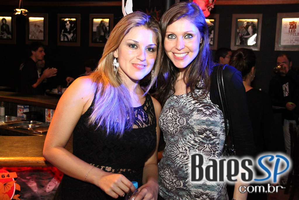 Bandas Sim Senhora e Time Zone embalaram a sexta-feira no Sky Music Bar Bandas Sim Senhora e Time Zone embalaram a sexta-feira no Sky Music Bar