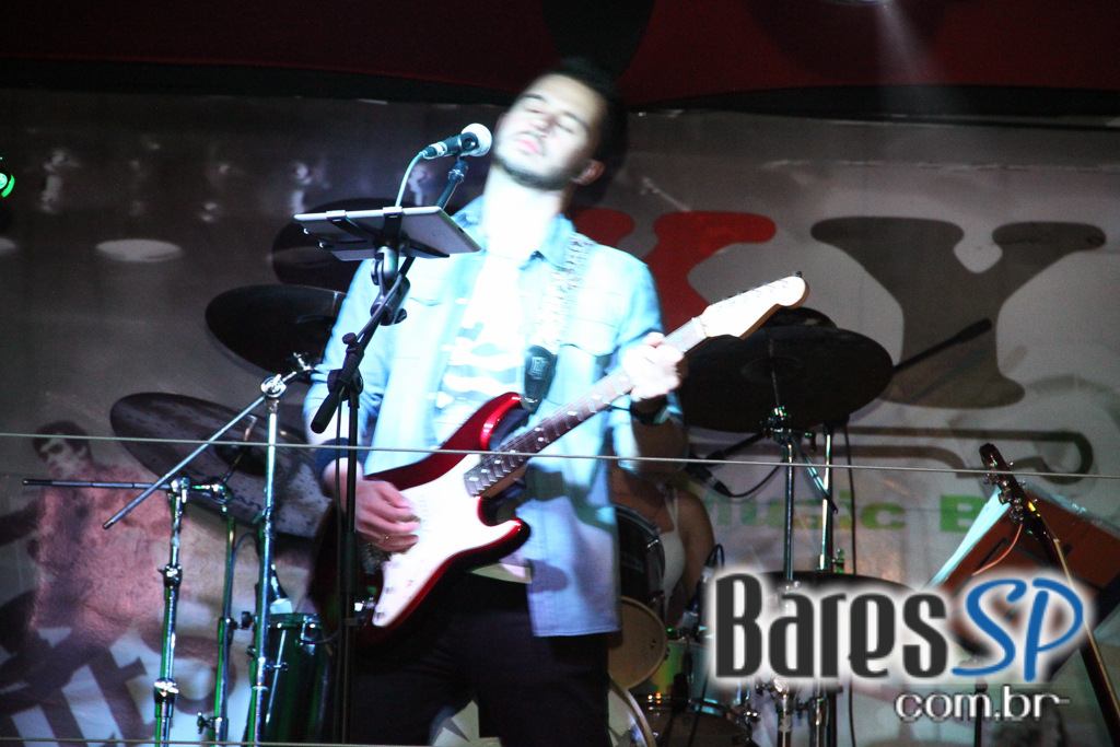 Bandas Sim Senhora e Time Zone embalaram a sexta-feira no Sky Music Bar Bandas Sim Senhora e Time Zone embalaram a sexta-feira no Sky Music Bar