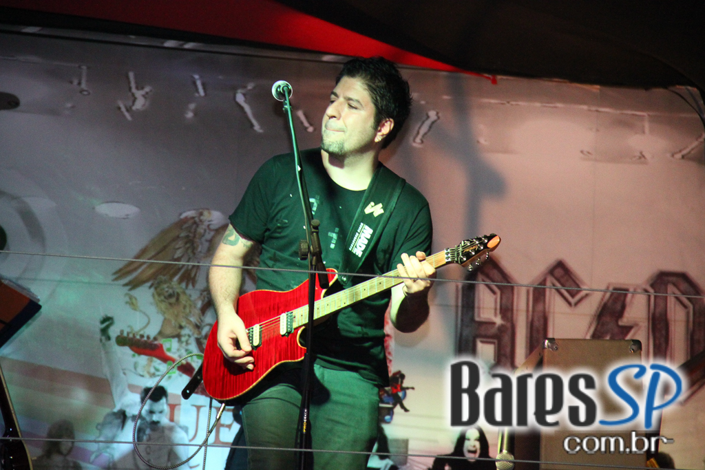 Bandas Sim Senhora e Time Zone embalaram a sexta-feira no Sky Music Bar Bandas Sim Senhora e Time Zone embalaram a sexta-feira no Sky Music Bar