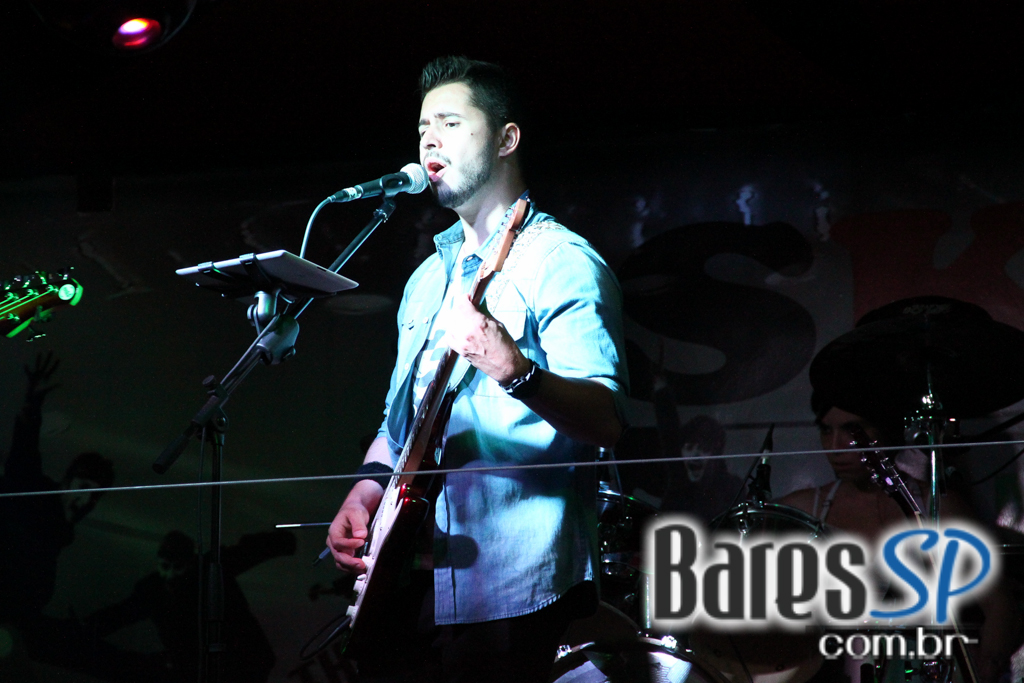 Bandas Sim Senhora e Time Zone embalaram a sexta-feira no Sky Music Bar Bandas Sim Senhora e Time Zone embalaram a sexta-feira no Sky Music Bar