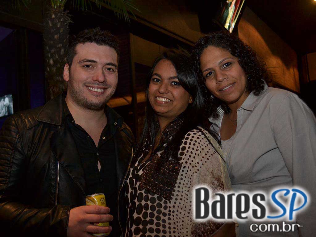 Samba da Vila agitou a noite de sábado no Bar Fidelis com convidados Samba da Vila agitou a noite de sábado no Bar Fidelis com convidados