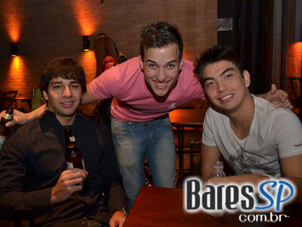 Samba da Vila agitou a noite de sábado no Bar Fidelis com convidados Samba da Vila agitou a noite de sábado no Bar Fidelis com convidados