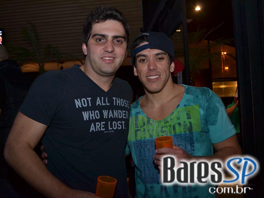 Samba da Vila agitou a noite de sábado no Bar Fidelis com convidados Samba da Vila agitou a noite de sábado no Bar Fidelis com convidados