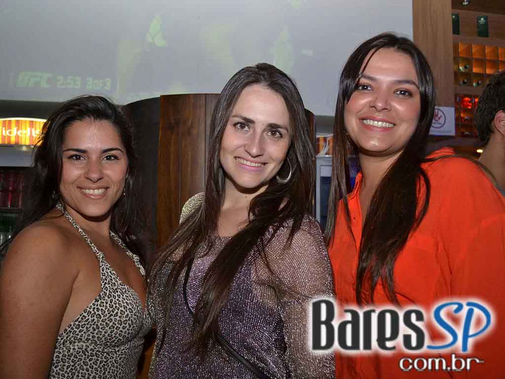 Samba da Vila agitou a noite de sábado no Bar Fidelis com convidados Samba da Vila agitou a noite de sábado no Bar Fidelis com convidados