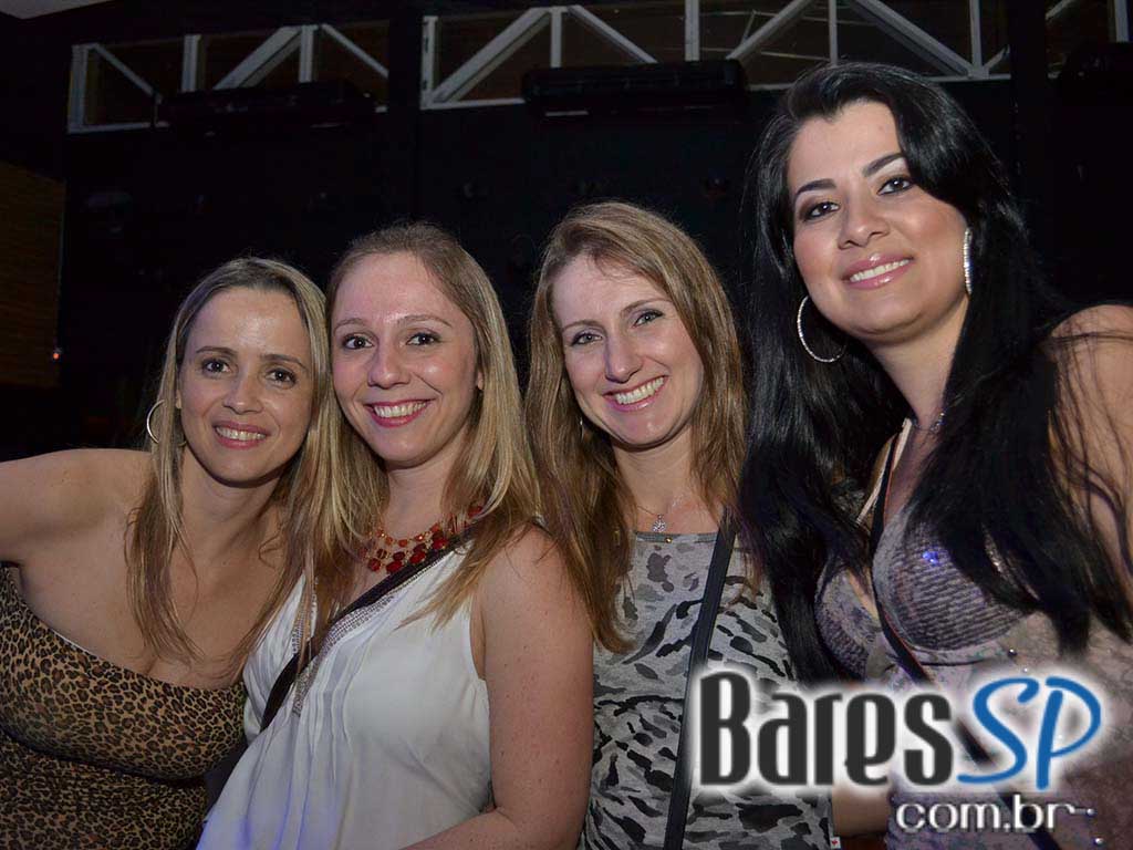 Samba da Vila agitou a noite de sábado no Bar Fidelis com convidados Samba da Vila agitou a noite de sábado no Bar Fidelis com convidados