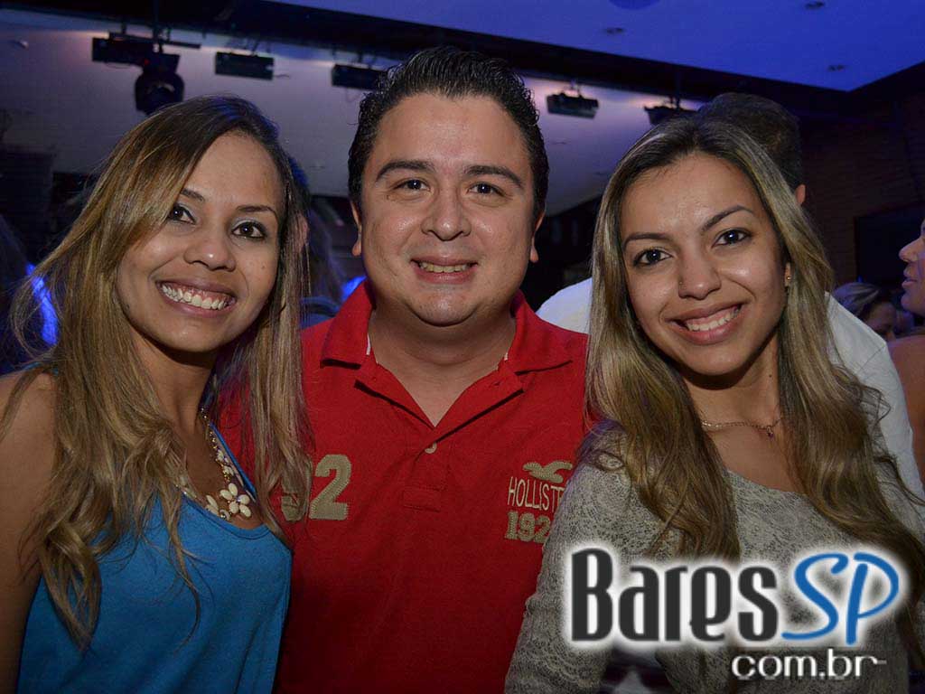 Samba da Vila agitou a noite de sábado no Bar Fidelis com convidados Samba da Vila agitou a noite de sábado no Bar Fidelis com convidados