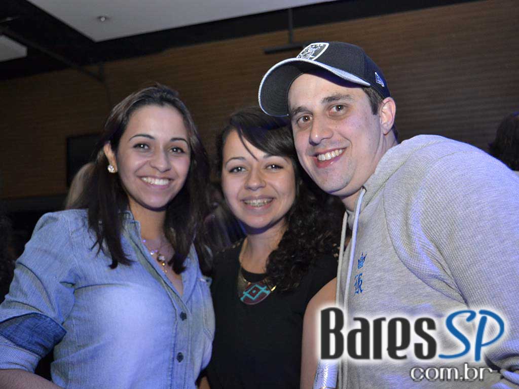 Samba da Vila agitou a noite de sábado no Bar Fidelis com convidados Samba da Vila agitou a noite de sábado no Bar Fidelis com convidados