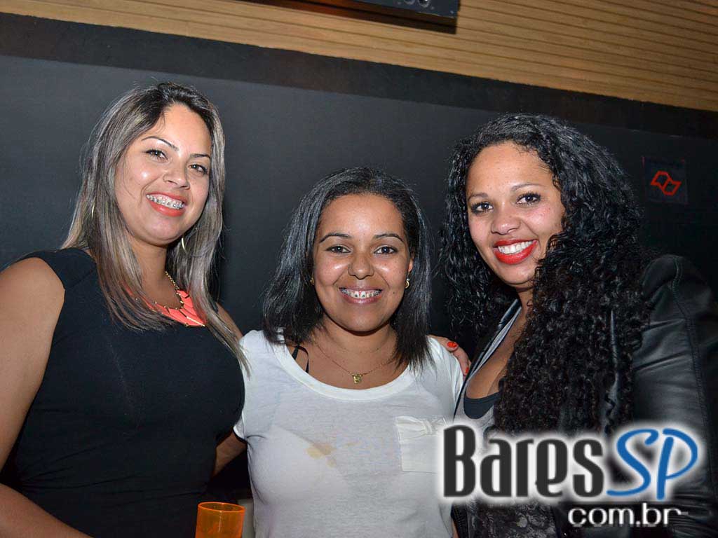 Samba da Vila agitou a noite de sábado no Bar Fidelis com convidados Samba da Vila agitou a noite de sábado no Bar Fidelis com convidados