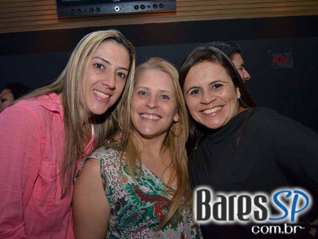 Samba da Vila agitou a noite de sábado no Bar Fidelis com convidados Samba da Vila agitou a noite de sábado no Bar Fidelis com convidados