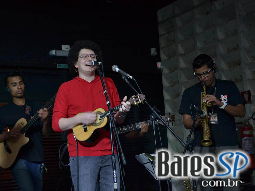 Samba da Vila agitou a noite de sábado no Bar Fidelis com convidados Samba da Vila agitou a noite de sábado no Bar Fidelis com convidados