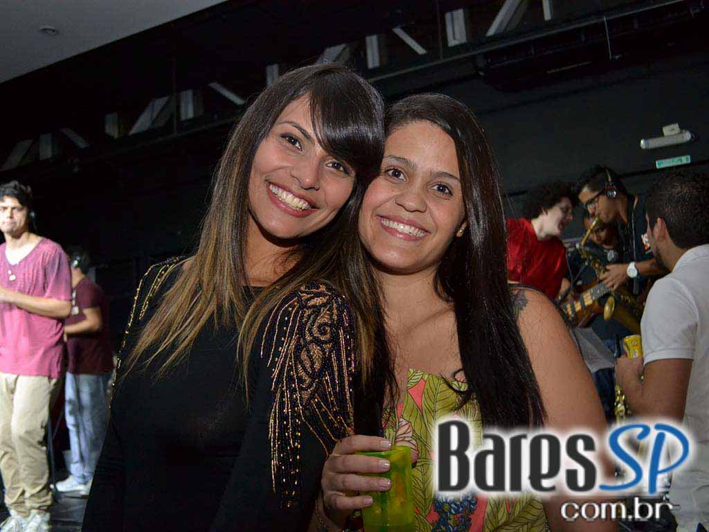 Samba da Vila agitou a noite de sábado no Bar Fidelis com convidados Samba da Vila agitou a noite de sábado no Bar Fidelis com convidados