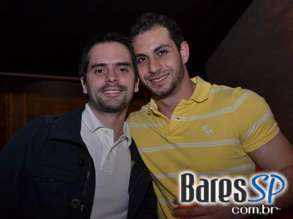 Samba da Vila agitou a noite de sábado no Bar Fidelis com convidados Samba da Vila agitou a noite de sábado no Bar Fidelis com convidados