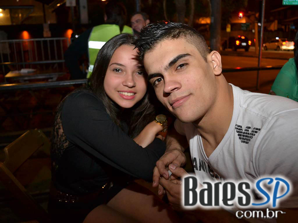 Samba da Vila agitou a noite de sábado no Bar Fidelis com convidados Samba da Vila agitou a noite de sábado no Bar Fidelis com convidados