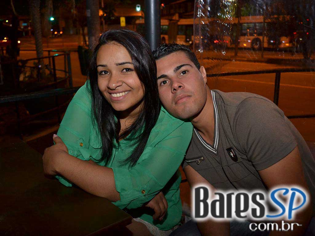 Samba da Vila agitou a noite de sábado no Bar Fidelis com convidados Samba da Vila agitou a noite de sábado no Bar Fidelis com convidados