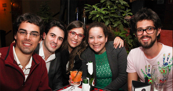 Drosophyla ofereceu happy hour animado e cardápio variado na quarta-feira