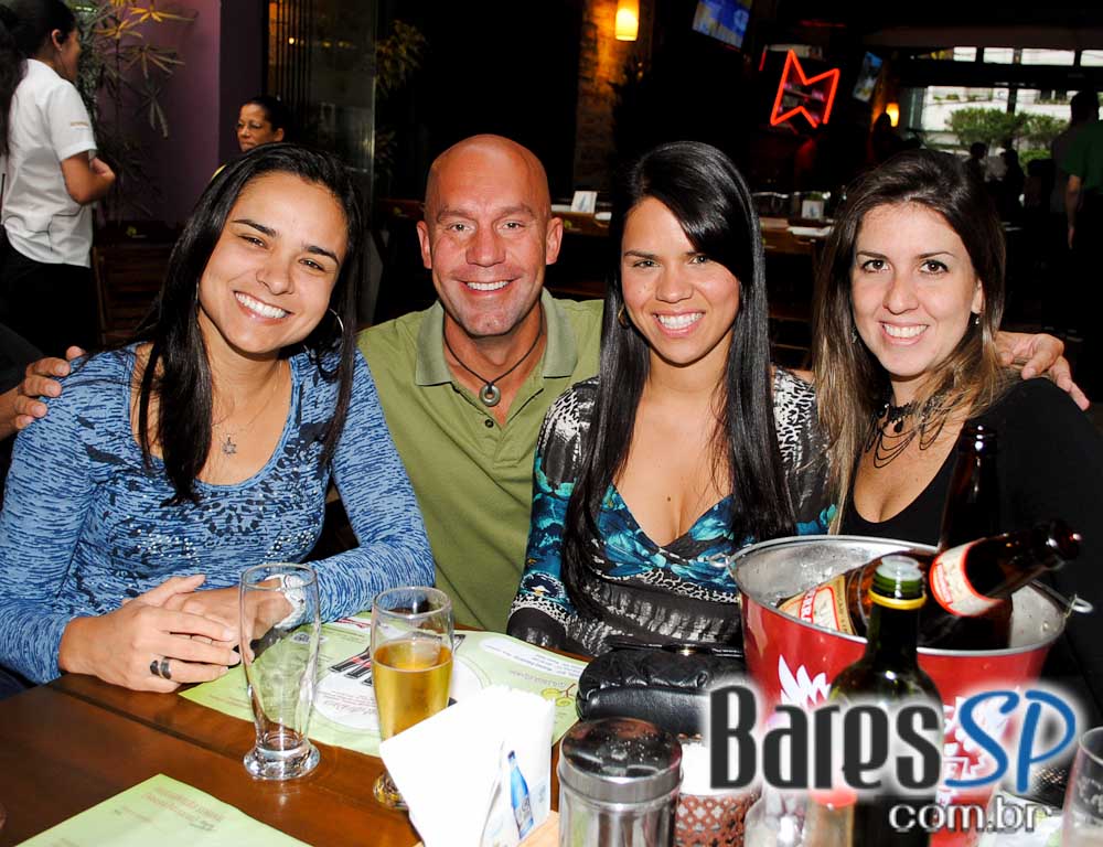 Quintal do Espeto Pavão ofereceu recreação infantil para diversão dos pequeninos no Dia das Crianças Quintal do Espeto Pavão ofereceu recreação infantil para diversão dos pequeninos no Dia das Crianças