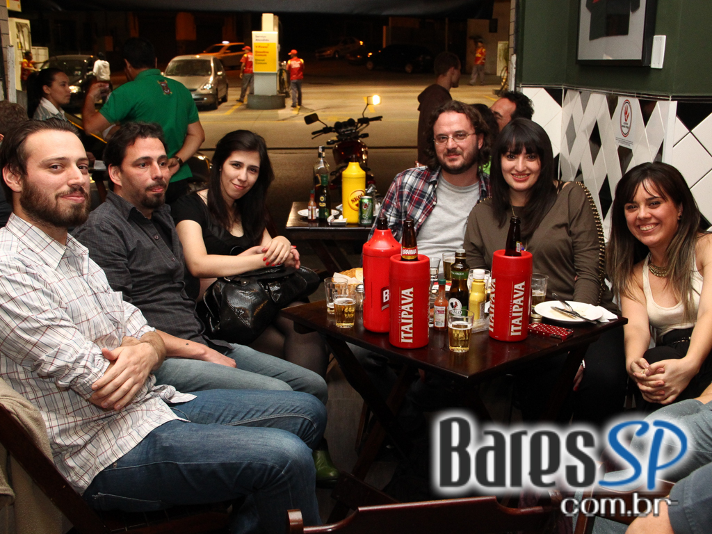 Robson de Azevedo embalou o Di Primeira Bar com muita música Robson de Azevedo embalou o Di Primeira Bar com muita música