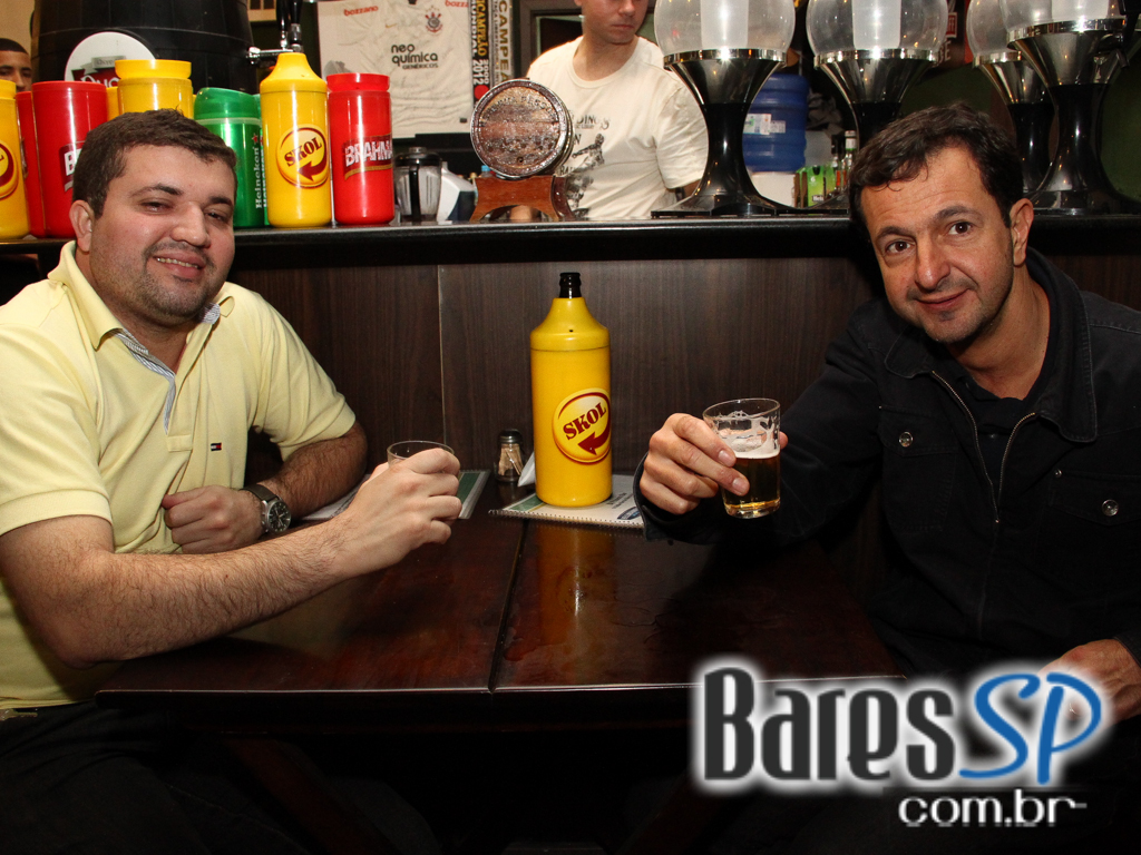 Robson de Azevedo embalou o Di Primeira Bar com muita música Robson de Azevedo embalou o Di Primeira Bar com muita música