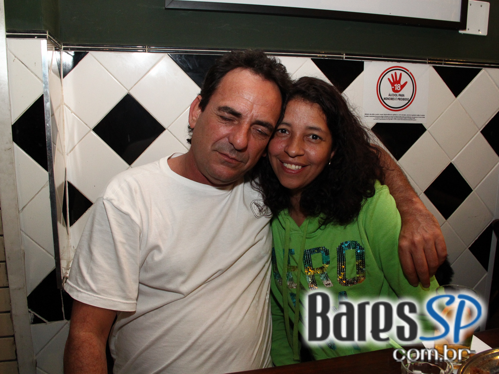 Robson de Azevedo embalou o Di Primeira Bar com muita música Robson de Azevedo embalou o Di Primeira Bar com muita música