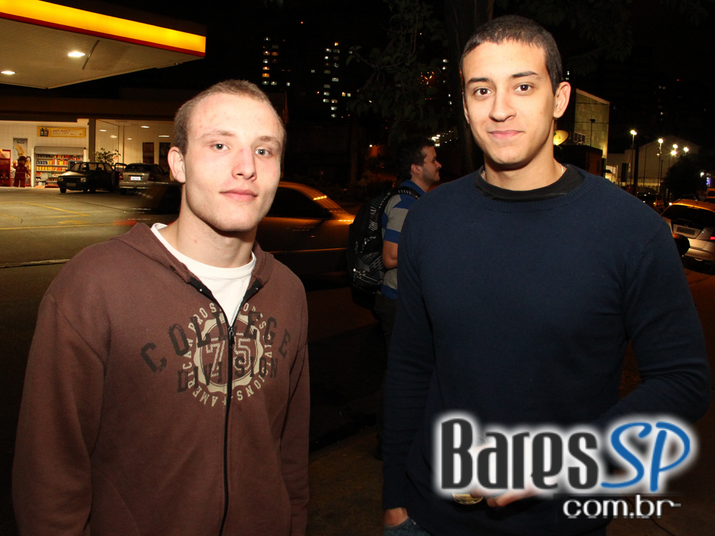 Robson de Azevedo embalou o Di Primeira Bar com muita música Robson de Azevedo embalou o Di Primeira Bar com muita música