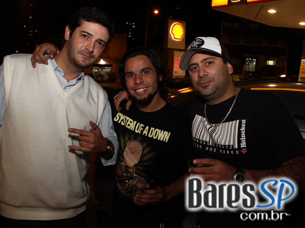 Robson de Azevedo embalou o Di Primeira Bar com muita música Robson de Azevedo embalou o Di Primeira Bar com muita música