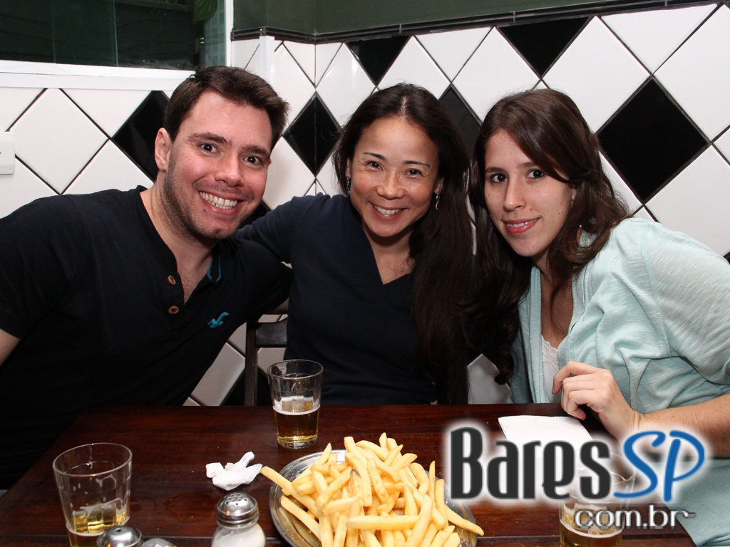 Robson de Azevedo embalou o Di Primeira Bar com muita música Robson de Azevedo embalou o Di Primeira Bar com muita música