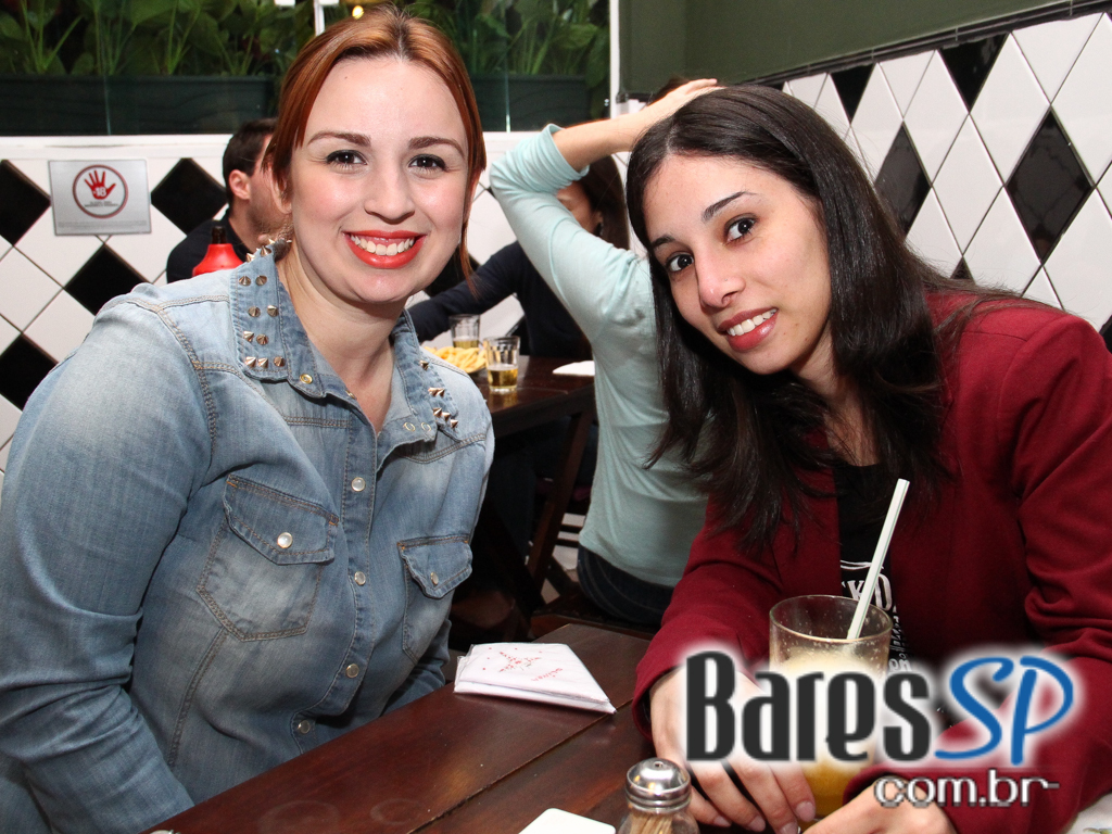 Robson de Azevedo embalou o Di Primeira Bar com muita música Robson de Azevedo embalou o Di Primeira Bar com muita música