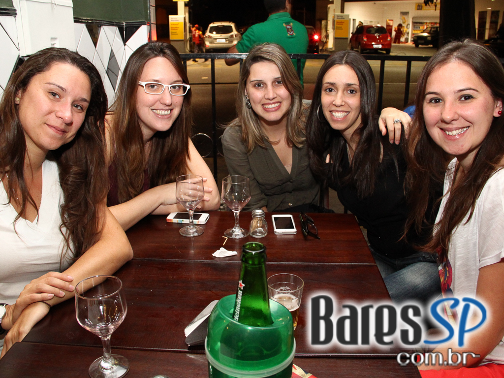 Robson de Azevedo embalou o Di Primeira Bar com muita música Robson de Azevedo embalou o Di Primeira Bar com muita música