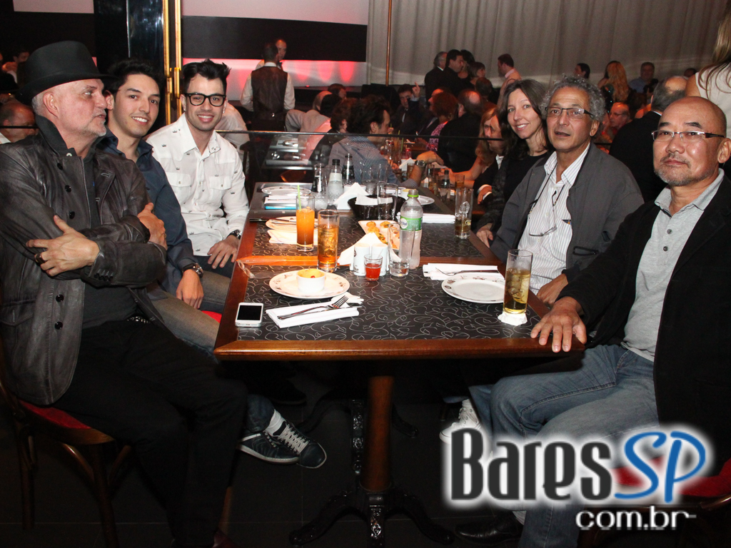 Thobias da Vai Vai estreou Samba Sampa na nova casa de Show Terra da Garoa em São Paulo Thobias da Vai Vai estreou Samba Sampa na nova casa de Show Terra da Garoa em São Paulo