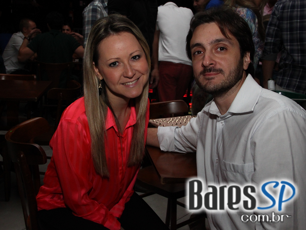 Sertanejo e samba embalaram a noite de sexta-feira no Bar Fidelis Sertanejo e samba embalaram a noite de sexta-feira no Bar Fidelis