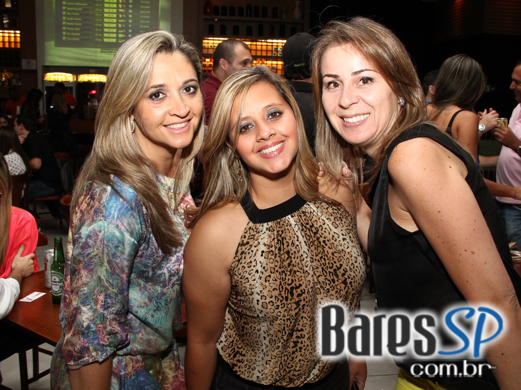 Sertanejo e samba embalaram a noite de sexta-feira no Bar Fidelis Sertanejo e samba embalaram a noite de sexta-feira no Bar Fidelis