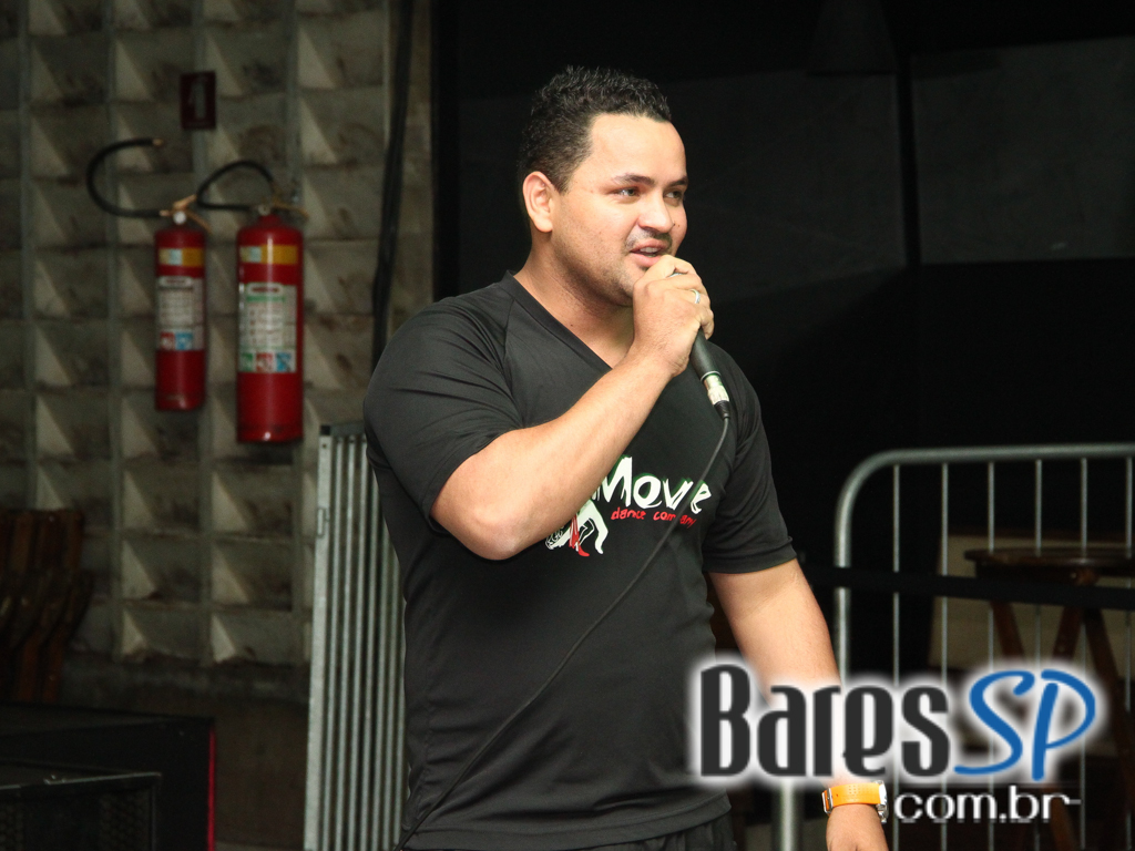 Sertanejo e samba embalaram a noite de sexta-feira no Bar Fidelis Sertanejo e samba embalaram a noite de sexta-feira no Bar Fidelis