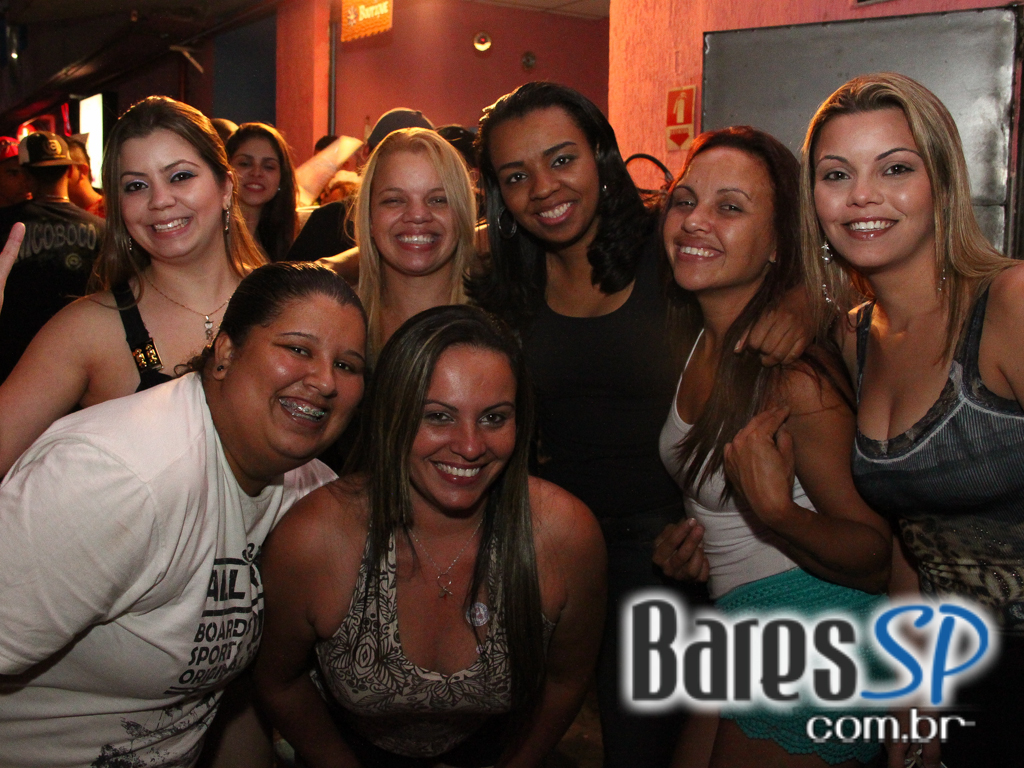 Rosas de Ouro completou 42 anos com festa repleta de samba Rosas de Ouro completou 42 anos com festa repleta de samba