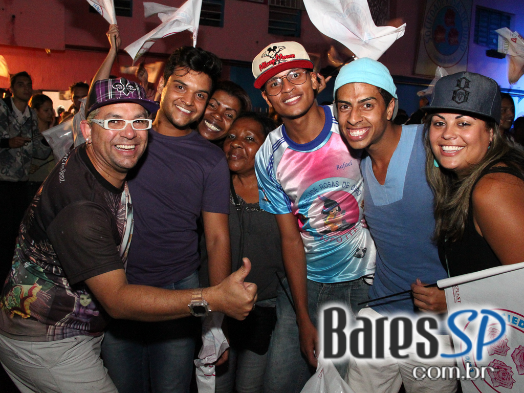 Rosas de Ouro completou 42 anos com festa repleta de samba Rosas de Ouro completou 42 anos com festa repleta de samba