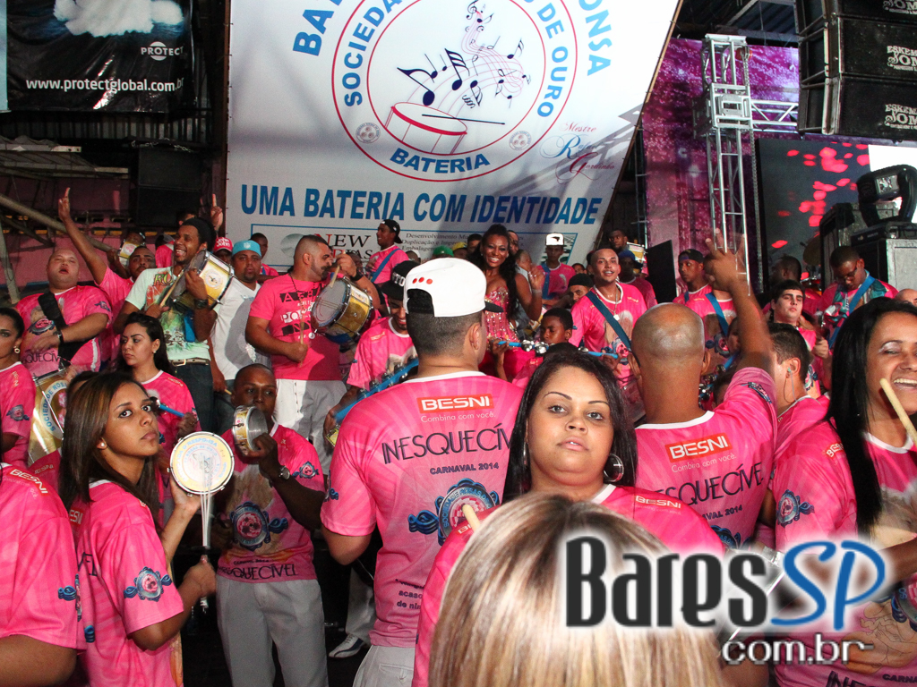 Rosas de Ouro completou 42 anos com festa repleta de samba Rosas de Ouro completou 42 anos com festa repleta de samba