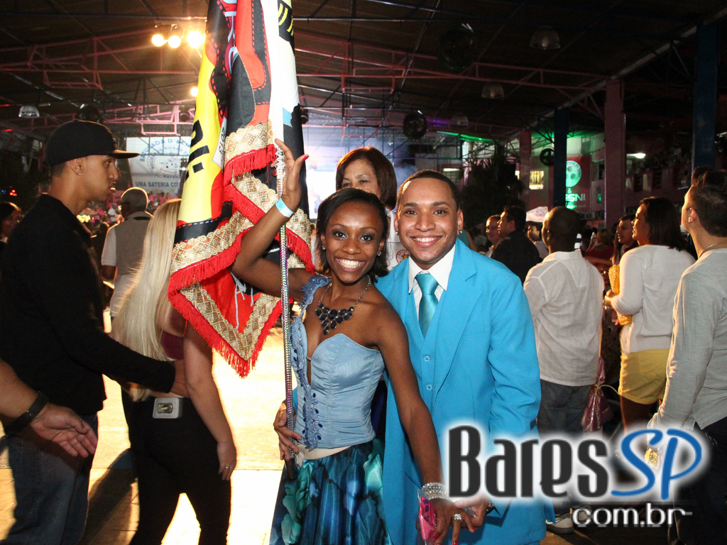 Rosas de Ouro completou 42 anos com festa repleta de samba Rosas de Ouro completou 42 anos com festa repleta de samba