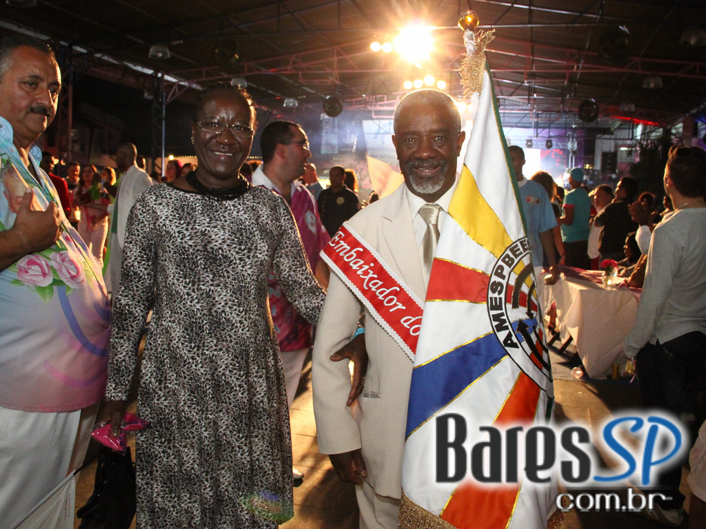 Rosas de Ouro completou 42 anos com festa repleta de samba Rosas de Ouro completou 42 anos com festa repleta de samba