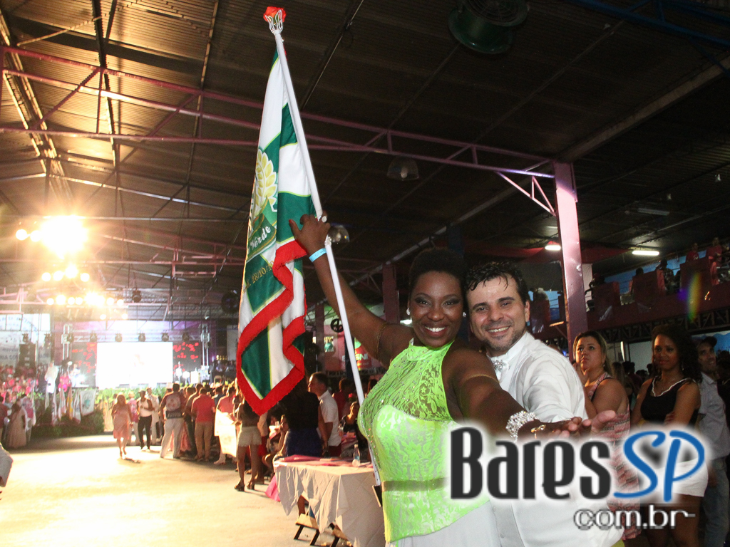 Rosas de Ouro completou 42 anos com festa repleta de samba Rosas de Ouro completou 42 anos com festa repleta de samba