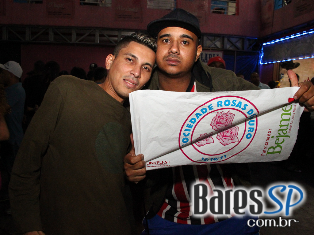 Rosas de Ouro completou 42 anos com festa repleta de samba Rosas de Ouro completou 42 anos com festa repleta de samba