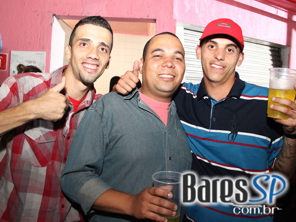 Rosas de Ouro completou 42 anos com festa repleta de samba Rosas de Ouro completou 42 anos com festa repleta de samba